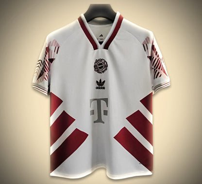 Maillot d'avant-match blanc Bayern Munich 25/26